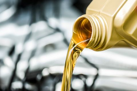 Những tiêu chuẩn dầu nhớt ô tô bạn nên biết