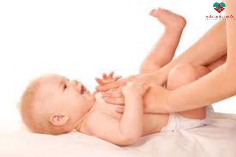 Cách xoa bụng chữa đầy hơi cho trẻ mẹ nên biết từ chuyên gia