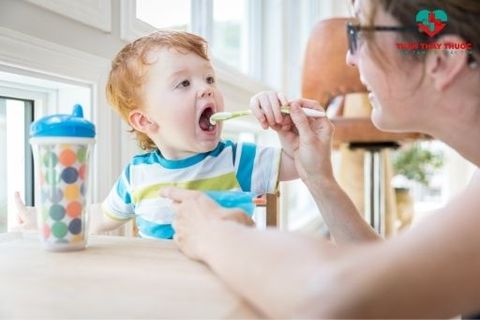 Có nên sử dụng sữa chua cho bé 1 tuổi mỗi ngày không? Cách dùng sữa chua cho bé 1 tuổi như thế nào?