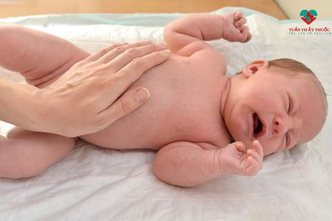 Điều trị bé đầy bụng khó tiêu hiệu quả lời khuyên từ bác sĩ tiêu hóa đầu ngành