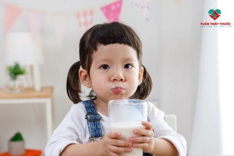Em bé uống sữa hộp theo nguyên tắc nào mẹ đã biết chưa?
