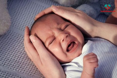 Cách chữa trẻ hay giật mình khóc đêm từ bác sĩ nhi khoa an toàn hiệu quả cho trẻ
