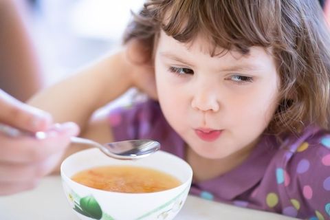 Trẻ biếng ăn sinh lý giai đoạn nào? Biếng ăn sinh lý kéo dài bao lâu