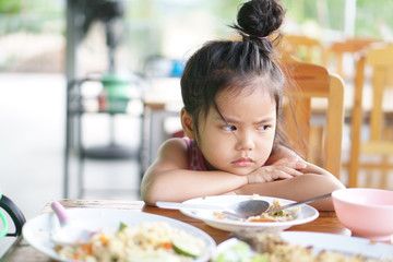 5 Giải pháp hữu hiệu dành cho trẻ biếng ăn