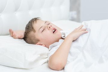 Trẻ ngủ ngáy có sao không?