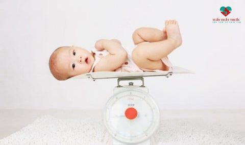 Trẻ chậm tăng cân phải làm sao và bổ sung như thế nào mẹ phải biết