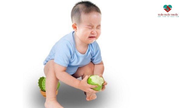 Trẻ đau bụng sau khi ăn do bị táo bón