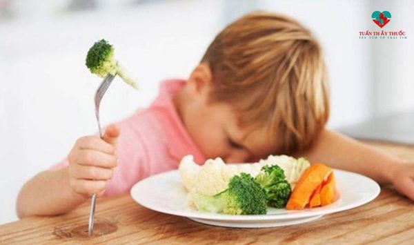 Nguyên nhân khiến trẻ ăn không ngon miệng, chán ăn