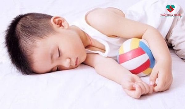 Giúp hết trẻ đái dầm khi ngủ mẹ nên làm gì?