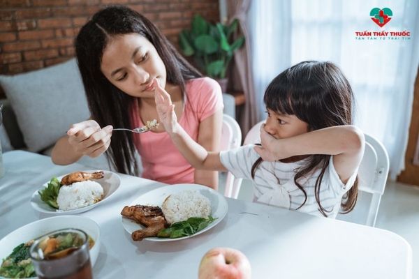 Bé nhẹ cân do biếng ăn