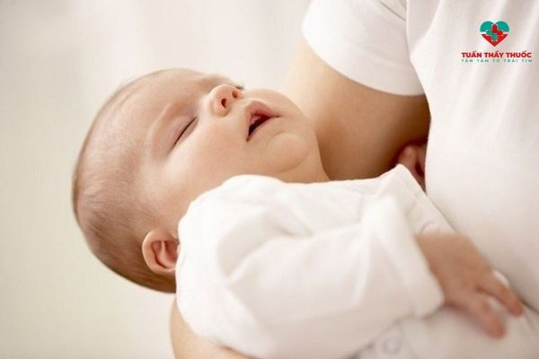 Trẻ sơ sinh thở khò khè như có đờm nguyên nhân do đâu?