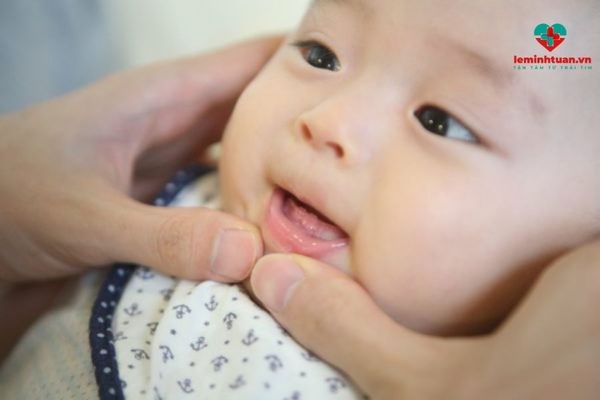 Trẻ đang trong quá trình mọc răng thường biếng ăn