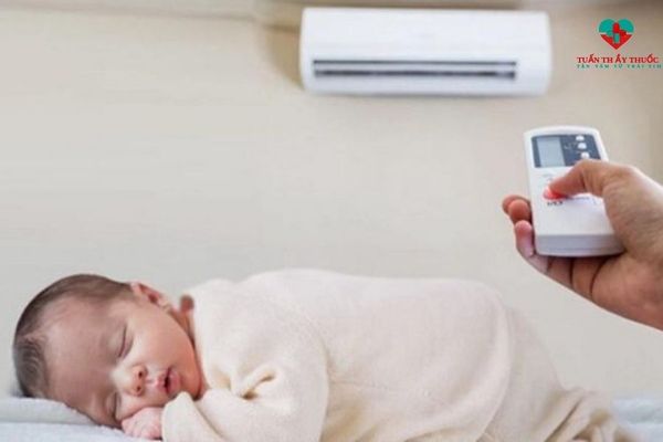 Điều chỉnh nhiệt độ phòng cho trẻ sơ sinh
