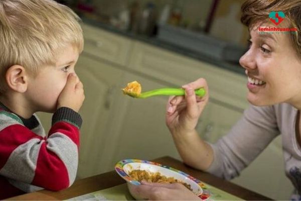 Những nguyên nhân chính khiến bé 2 tuổi không chịu ăn