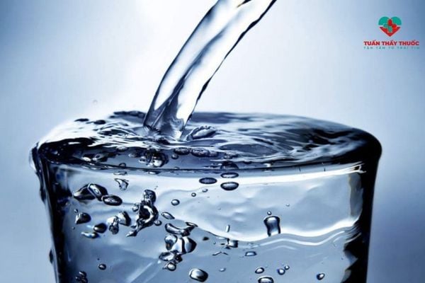Tăng sức đề kháng giúp con khỏe mạnh cho con uống nhiều nước