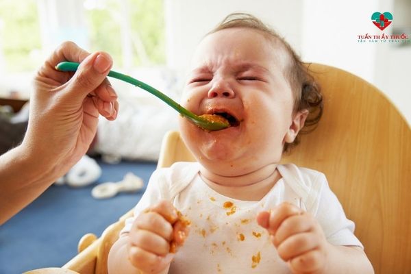 Do đặc điểm dinh dưỡng không hợp lý khiến bé khó hấp thu