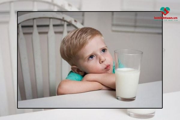 Cho trẻ uống canxi cùng sữa