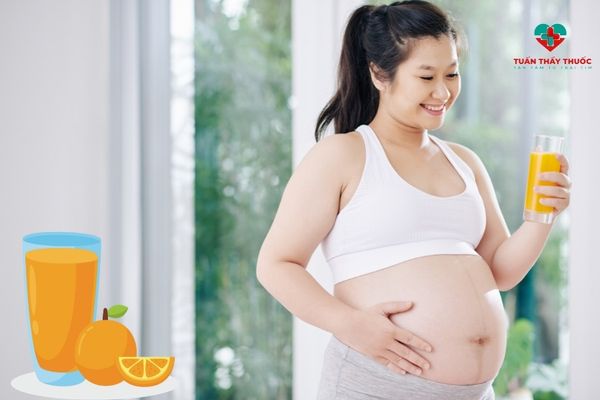 Mẹ bầu nên uống nước cam để tăng hấp thu vitamin B9