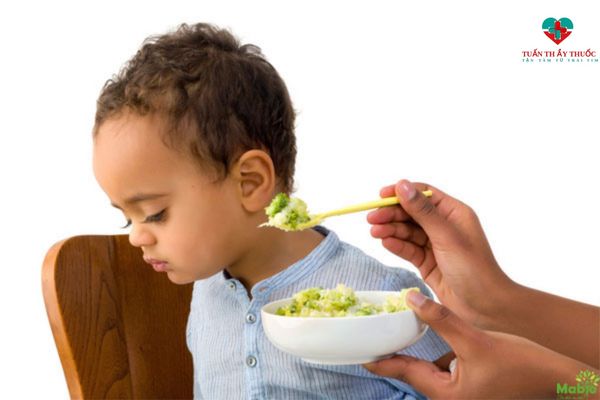 Trẻ biếng ăn, kém hấp thu có nên cho dùng men tiêu hóa trẻ con