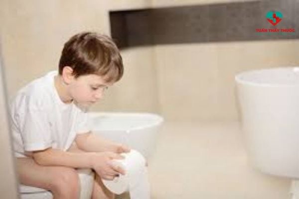 Trẻ đi vệ sinh nhiều lần trong ngày có nguy hiểm hay không?