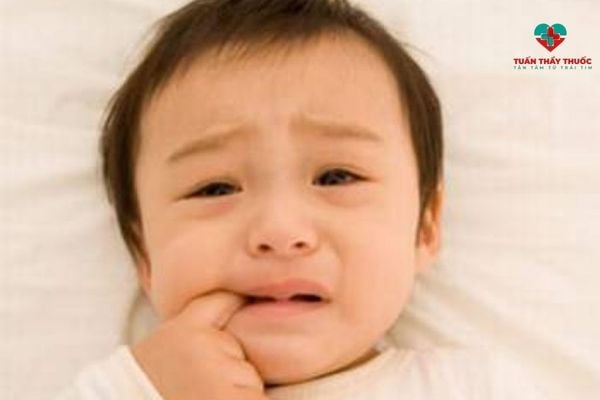 Trẻ hay khóc đêm ảnh hưởng như thế nào đến sức khỏe của trẻ