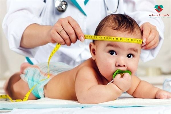 trẻ sơ sinh không tăng cân báo hiệu các vấn đề về sức khỏe