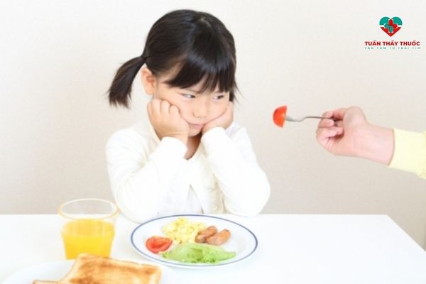 Triệu chứng khi trẻ ăn không tiêu, buồn nôn
