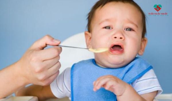 Trẻ biếng ăn phải làm sao mẹ nên giảm khẩu phần ăn cho bé