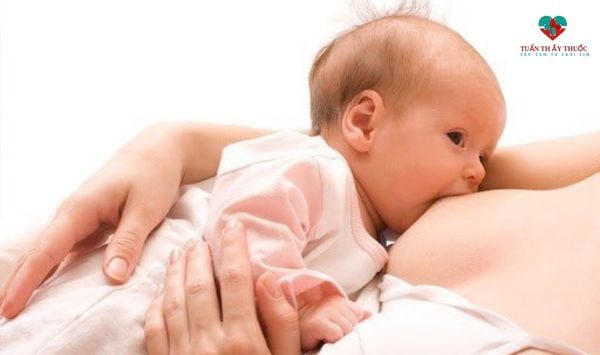 Tăng cường sức đề kháng cho trẻ dưới 1 tuổi bằng cách cho bé bú mẹ