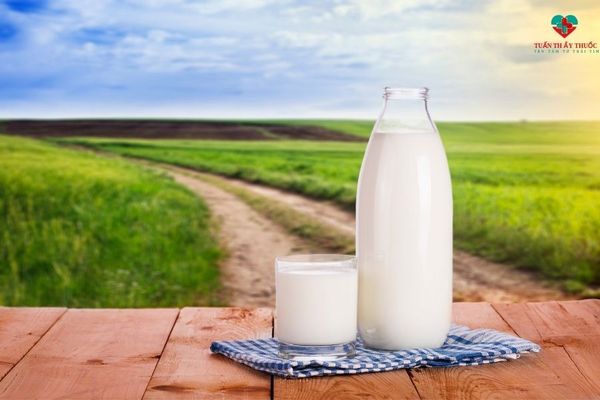 uống sữa mỗi ngày bổ sung vitamin D cho bé