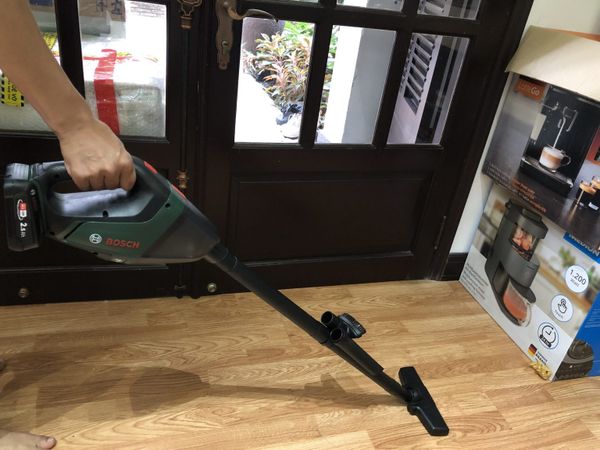 Máy hút bụi không dây Bosch Universal Vac 18