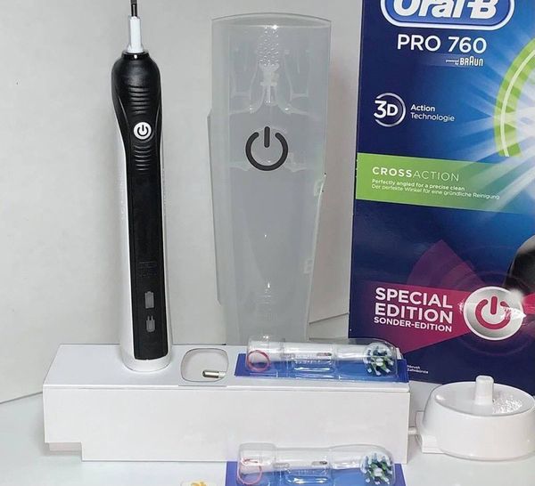 Bàn chải đánh răng điện Oral-B Pro 760