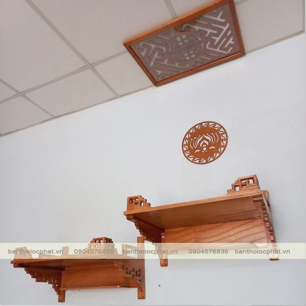 mẫu trang thờ treo tường đẹp bằng gỗ sồi giá rẻ