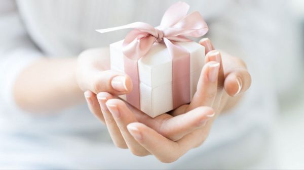 VĂN HÓA KHI NHẬN QUÀ TẶNG