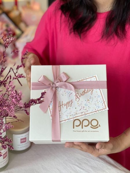 Set quà tặng chocolate và hoa của PPG Chocolate