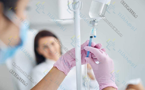 Người bị huyết áp thấp có truyền nước được không
