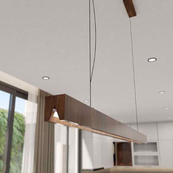Sử dụng chất liệu gỗ cho đèn thả trần phòng bếp mang lại cảm giác ấm cúng, gần gũi