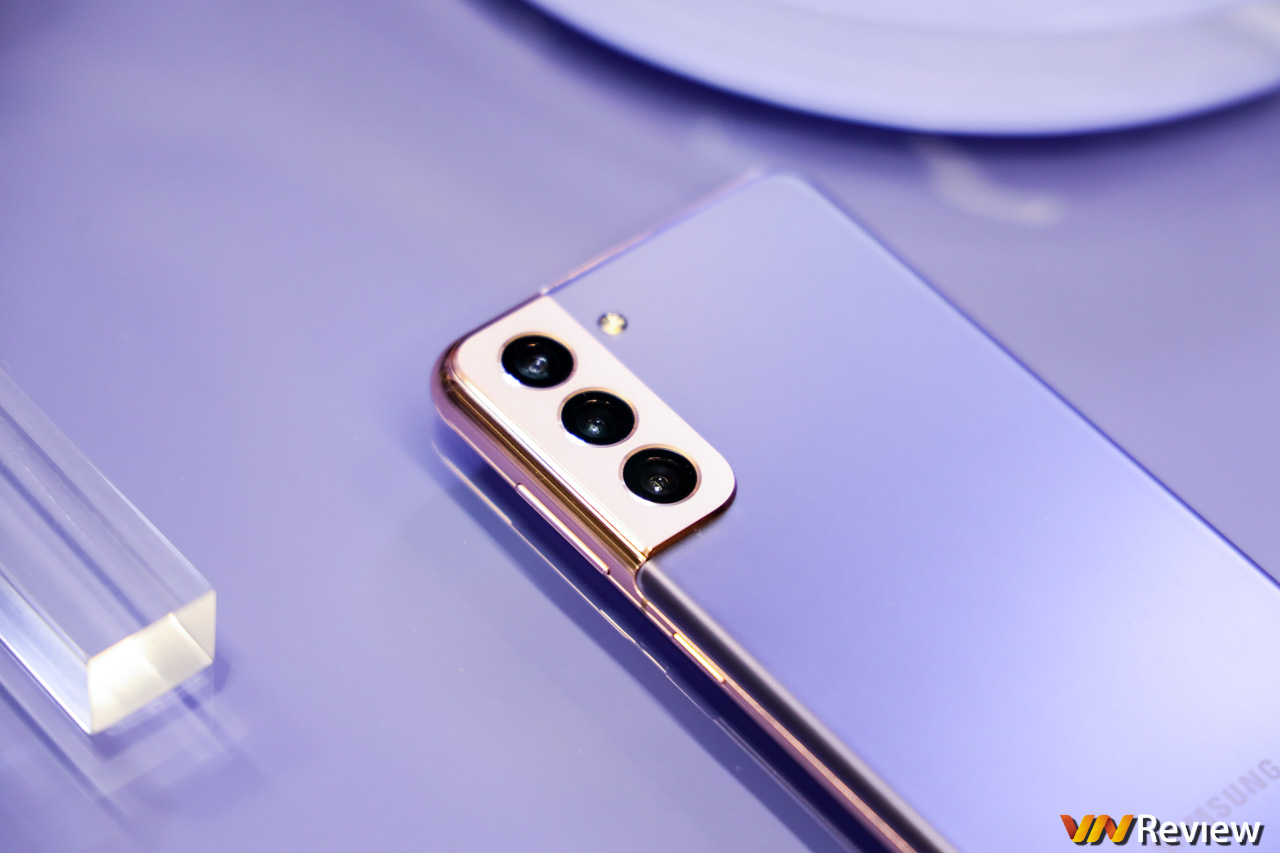 TRÊN TAY GALAXY S21: MÀU TÍM HOA SIM LẠ MẮT, KHÔNG HỖ TRỢ S PEN