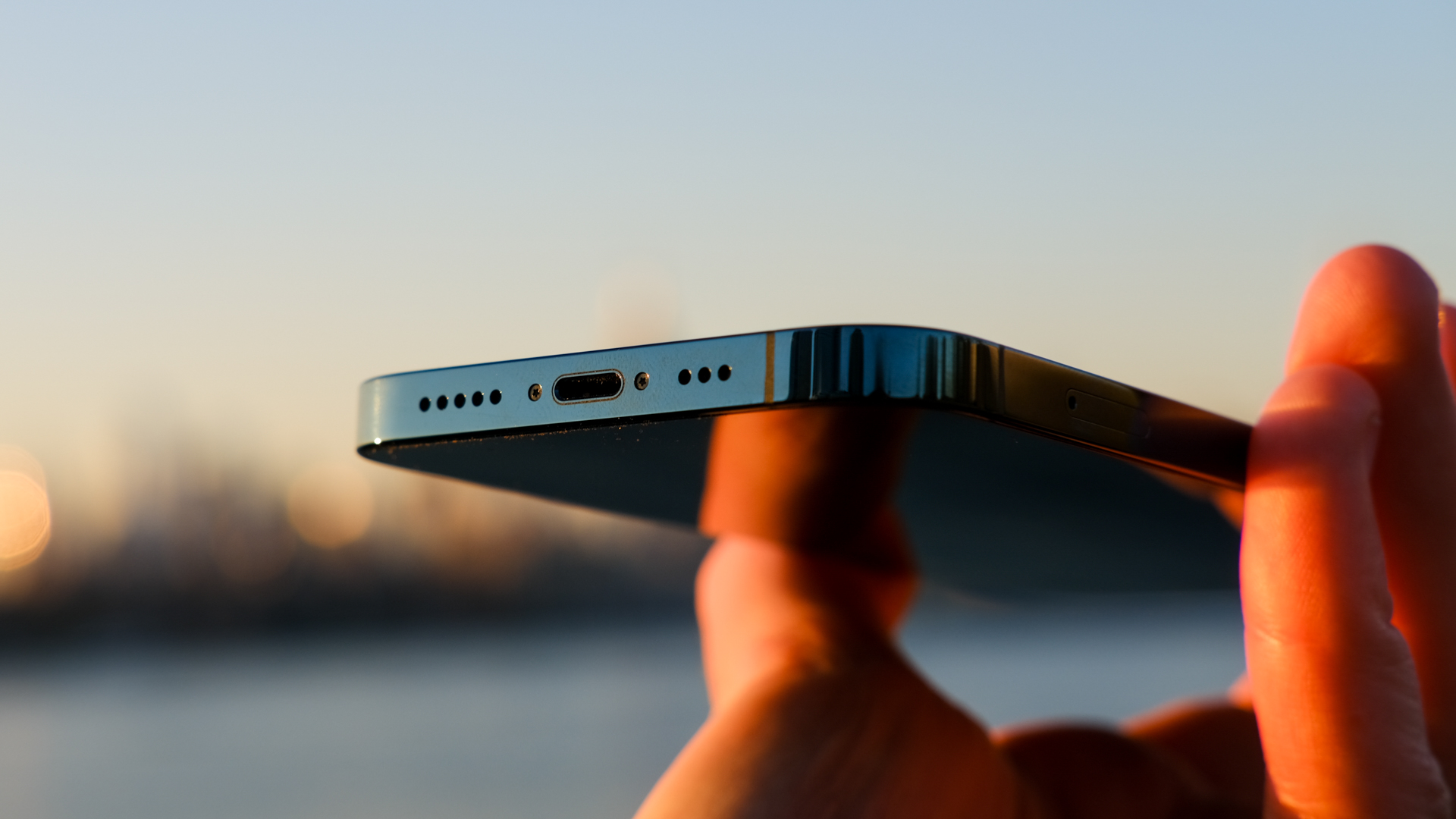 “ÔNG ĐỒNG” MING-CHI KUO: IPHONE 13 VẪN CÓ CỔNG LIGHTNING, TAI THỎ NHỎ HƠN, MÀN HÌNH TẦN SỐ QUÉT CAO“ÔNG ĐỒNG” MING-CHI KUO: IPHONE 13 VẪN CÓ CỔNG LIGHTNING, TAI THỎ NHỎ HƠN, MÀN HÌNH TẦN SỐ QUÉT CAO