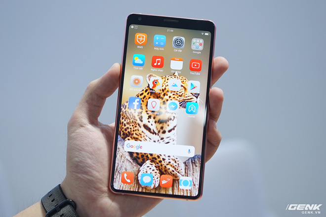 Cận cảnh Bphone B86: Chống nước 