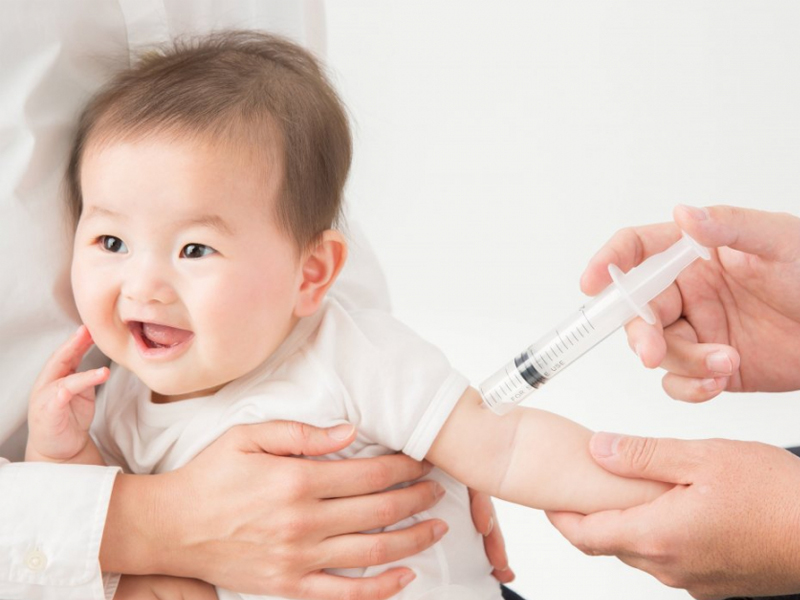 Khoảng cách tối thiểu giữa các mũi vaccine cho trẻ là bao nhiêu?