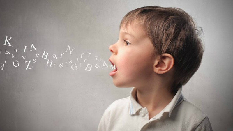 Cách dạy con song ngữ hiệu quả: Cho con học song song khi còn bé