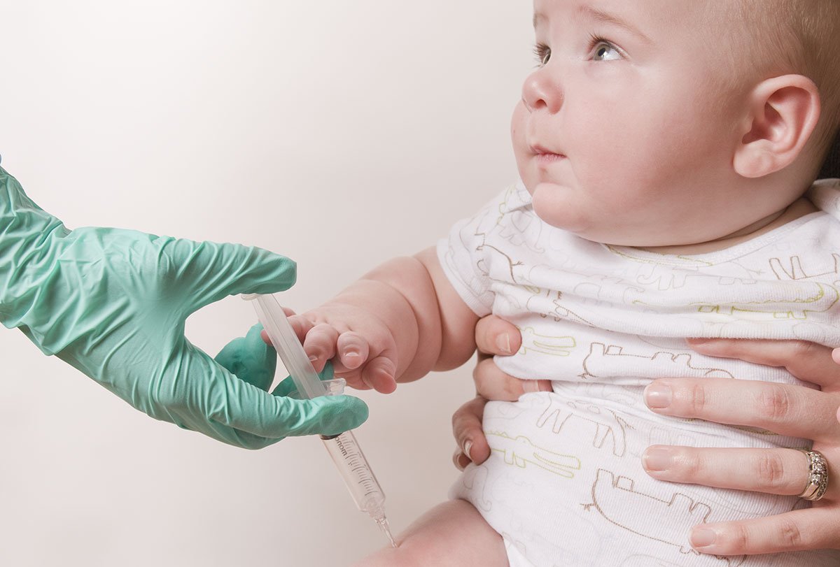 Những lưu ý về tiêm vắc-xin cho bé mà ba mẹ nên biết