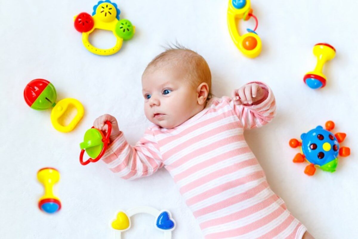 Các trò chơi cho trẻ sơ sinh 0 - 3 tháng tuổi phát triển toàn diện