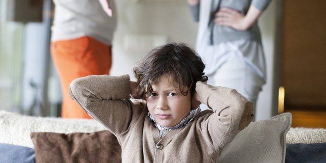 Cha mẹ cãi nhau ảnh hưởng như thế nào đến tâm sinh lý con cái?