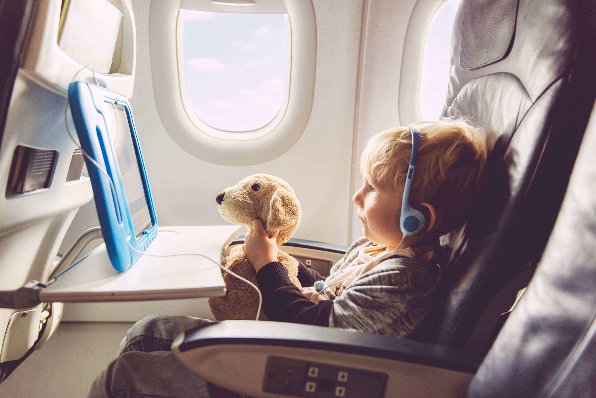 Một vài kinh nghiệm đi máy bay giúp trẻ không buồn chán