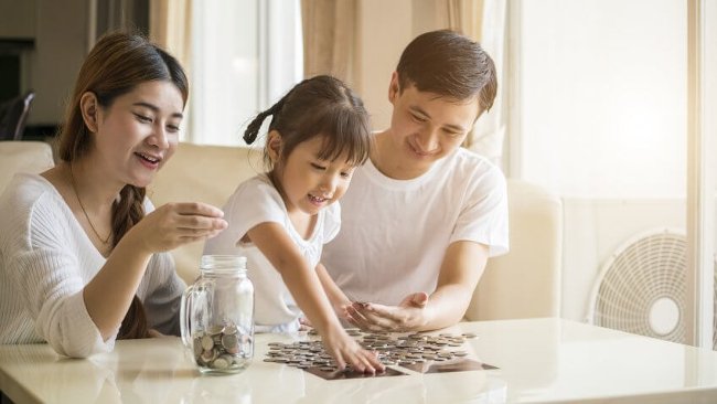 Cha mẹ cần lưu ý nên cho con tiền tiêu vặt khi nào và bao nhiêu là đủ?
