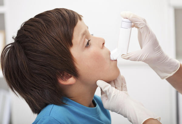 Hen suyễn ở trẻ em: Triệu chứng, nguyên nhân và cách chăm sóc