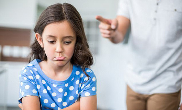 Ba mẹ có nên cho con vào khuôn phép?