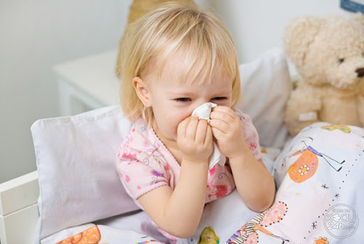Phân biệt cảm và bệnh cúm ở trẻ mà ba mẹ hay nhầm lẫn